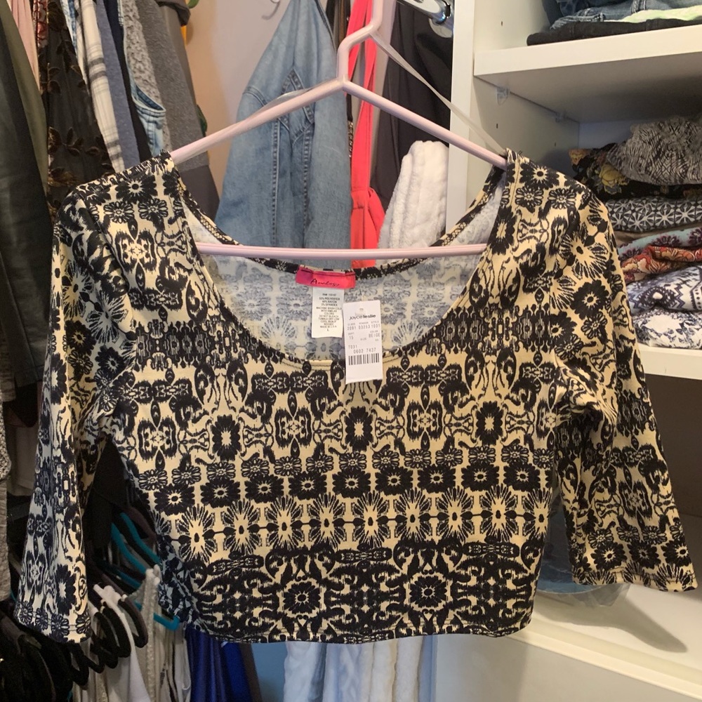 🖤3/4 sleeve crop top!